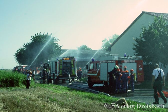 Großbrandlage: Die Jugendfeuerwehren Hochheim, Flörsheim, Eddersheim und Okriftel bei
der Übung am Aussiedlerhof Kahl.
