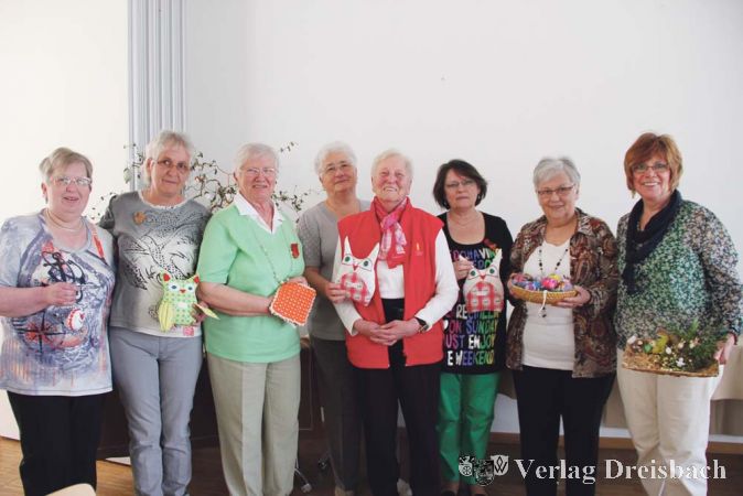 Viele sch&ouml;ne und dekorative Handarbeiten, die immer zu einem guten Zweck verkauft werden, entstehen in den geschickten H&auml;nden der Damen vom Basarkreis.?(Foto: A. Kreusch).
&nbsp;