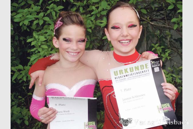 Bei der Hessischen Meisterschaft im Gardetanzsport erreichten die JTSC-T&auml;nzerinnen Laura Wei&szlig; und Jasmin Schleunes (v. l.) die Pl&auml;tze neun und sieben.?(Foto: privat)
&nbsp;