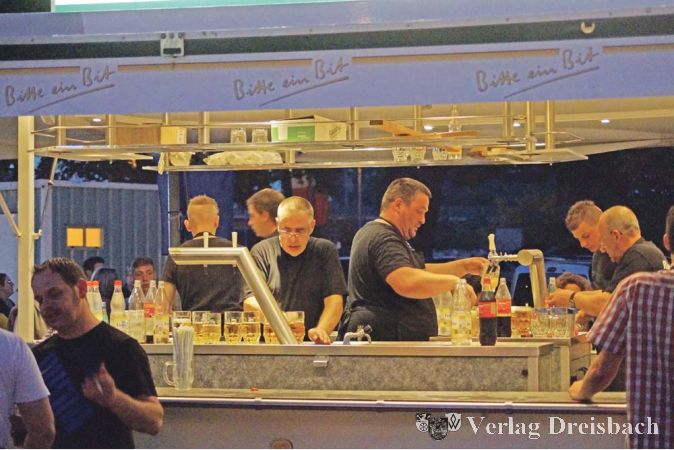 Trotz des neuen Schwerpunkts auf dem Musikangeot bleibt das Burgfest eine Veranstaltung, die von den Vereinen getragen wird und die diesen auch gute Einnahmen zur Finanzierung der t&auml;glichen Arbeit garantiert.

&nbsp;