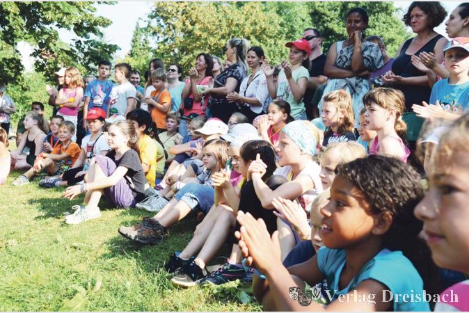 301 Kinder tummeln sich in Hüttenbach und verbringen zwei abenteuerreiche Sommerferienwochen.?(Foto: R. Dörhöfer)
 