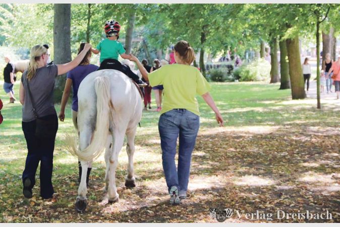 Auf braven Ponys der RSG Eddersheim durften sich Kinder im Reiten ausprobieren.

&nbsp;