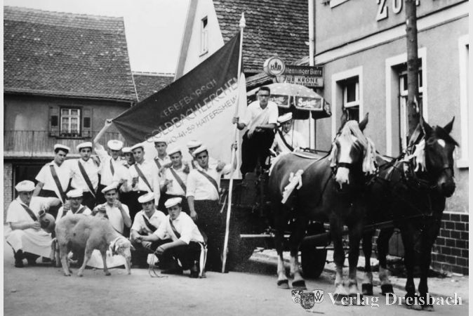 Es waren stattliche junge M&auml;nner, die Kerbeborsch &bdquo;Goldbachlerchen&ldquo; des Jahrgangs 1941.?(Repro: Schmidl)

&nbsp;