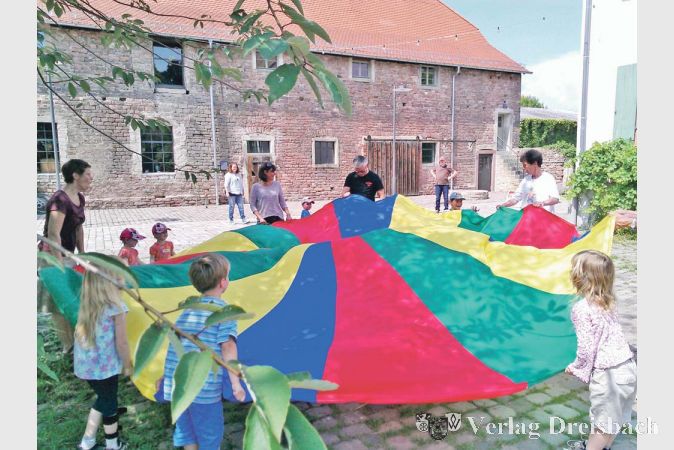 Farbenfroh ging es beim Sommerfest f&uuml;r die Pflegefamilien zu.?(Foto: privat

&nbsp;

&nbsp;