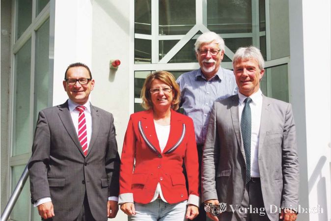 Hoch erfreut waren die drei ehrenamtlichen Geschäftsführer über den Besuch der Ministerin. Von links: Markus Töpfer, Staatsministerin Priska Hinz, Gerd Mehler, Roman Osada.
 