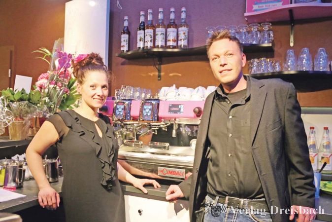 Nicole Hochmuth und Oliver Accettura haben am letzten Samstag in Fl&ouml;rsheim-Weilbach in der Bachstra&szlig;e ihr Caf&eacute; &bdquo;Nic&rsquo;n&rsquo;Oli&rsquo;s&ldquo; er&ouml;ffnet.&nbsp;&nbsp; &nbsp;?(Foto: A. Kreusch)

&nbsp;