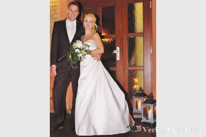 Tanja und Thomas Heller aus Kastel cancelten ihre geplante Hochzeit im Mai kommenden Jahres, um in Bischofsheim bei Kerzenschein Ja zu sagen.

&nbsp;