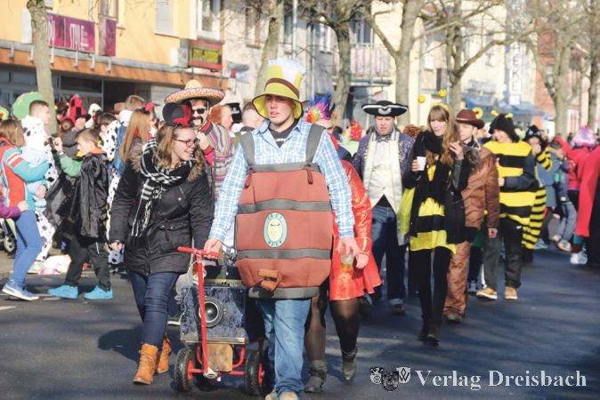 75 kreative Zugnummern lockten ein gro&szlig;es Publikum zum diesj&auml;hrigen Hattersheimer Fastnachtsumzug. &nbsp;&nbsp; &nbsp;?(Foto: A. Kreusch)

&nbsp;