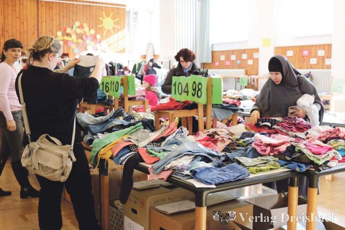 Wie man sieht wurde man beim Kinderkleider- und Spielzeugbasar der evangelischen KiTa Sonnenschein schnell fündig, wenn man guterhaltene Kleidung für seinen Nachwuchs suchte.
