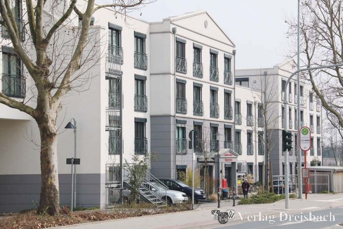 Seit 2012 geh&ouml;rt sie zum Hattersheimer Stadtbild am Hessendamm &ndash; die auff&auml;llige Fassade der Hattersheimer Seniorenresidenz.?(Fotos: A. Kreusch)

&nbsp;

&nbsp;