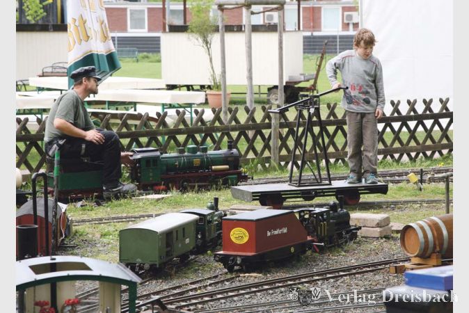 Eine Draisine dampft und pfeift nicht, aber dennoch war das Gef&auml;hrt des Ex-DBC-Mitglieds Chris Baker beim Andampfen des Vereins nat&uuml;rlich dennoch gerne gesehen.

&nbsp;