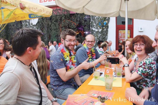 Gute Stimmung bei tollem Wetter, k&ouml;stlichen Cocktails und delikaten &ldquo;Mega-Burgern&rdquo;: der Cocktail-Abend war auch 2015 ein voller Erfolg!&nbsp;&nbsp; &nbsp;?(Fotos: A. Kreusch)

&nbsp;