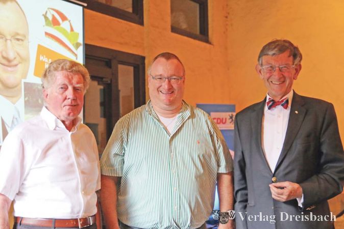 Von links nach rechts: Günter Tannenberger, CDU-Bürgermeisterkandidat Klaus Schindling und MdB Prof. Dr. Heinz Riesenhuber.
(Foto: A. Kreusch)
