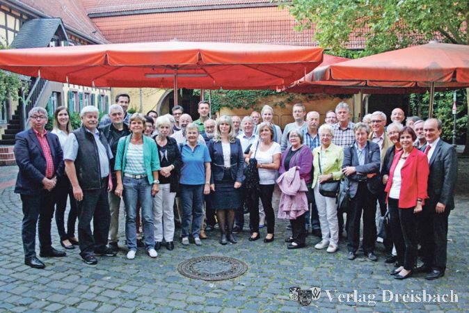 Im Anschluss an die Mitgliederversammlung entstand das Gruppenbild mit B&uuml;rgermeisterin Antje K&ouml;ster sowie einigen Anwesenden der Versammlung.
(Foto: privat)