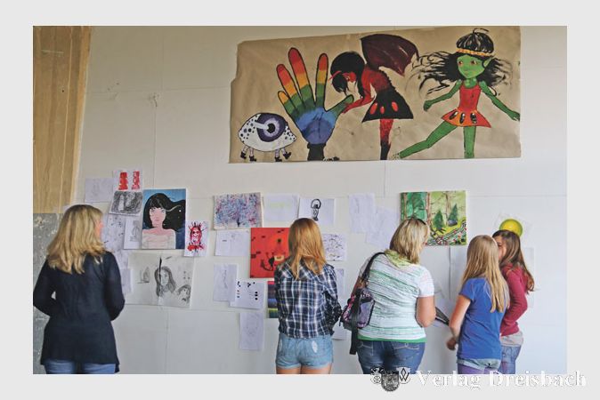 Im Zeichen- und Acrylmalkurs wurde viel praktisch gearbeitet - und nicht nur die K&uuml;nstler hatten ihre Freude an den entstandenen Kunstwerken.&nbsp;