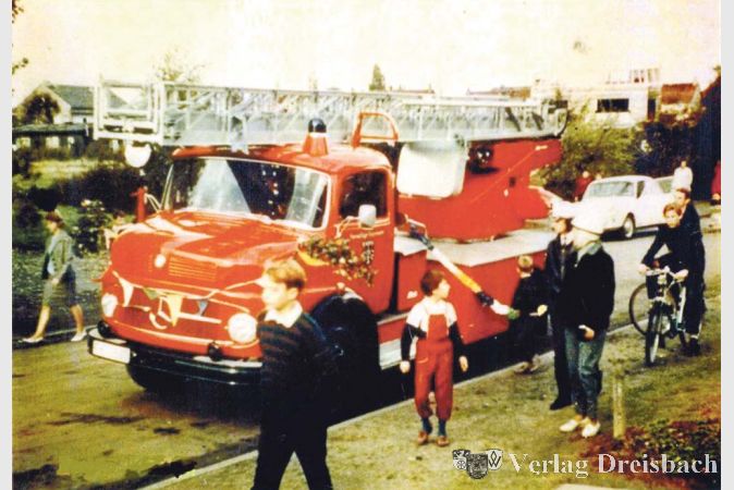 Festlich geschm&uuml;ckt hielt die &bdquo;DL 18&ldquo; 1965 Einzug in Okriftel.&nbsp;
(Fotos: A. Kreusch)