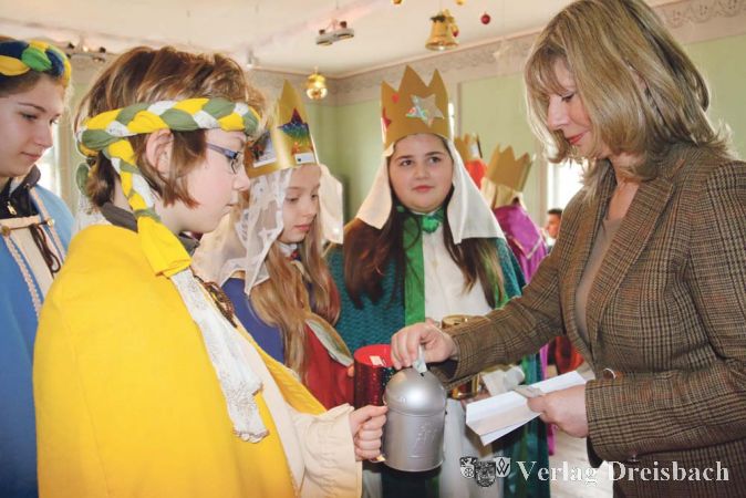 „Ich hoffe, dass euch das 'König sein' mit ganz viel Nächstenliebe im Herzen das ganze Jahr über begleitet“, wünschte Antje Köster ihren Gästen, bevor sie in jede Sammelbüchse einen Schein steckte.