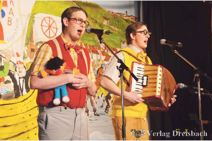 Die &bdquo;Dollbohrer&ldquo; &ndash; Marc und Patrick Elsener &ndash; sind ein gro&szlig;er Gewinn f&uuml;r die KAB-Sitzung. Erstmalig traten die geb&uuml;rtigen Fl&ouml;rsheimer bei der Fastnacht im Gemeindezentrum auf.
(Fotos: R. D&ouml;rh&ouml;fer)
