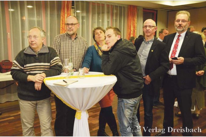 Aus und vorbei: GALF-Fraktionsvorsitzende Renate Mohr (3. von links) erteilte einer Koalition mit der SPD unter B&uuml;rgermeister Antenbrink (rechts) eine &uuml;beraus deutliche Absage.
(Fotos: R. D&ouml;rh&ouml;fer)