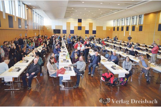 Bei den Hessischen Schachmeisterschaften wurden in der Stadthalle an 130 Tischen die besten Strategen aus 213 Teilnehmern ermittelt.
(Foto: R. D&ouml;rh&ouml;fer)