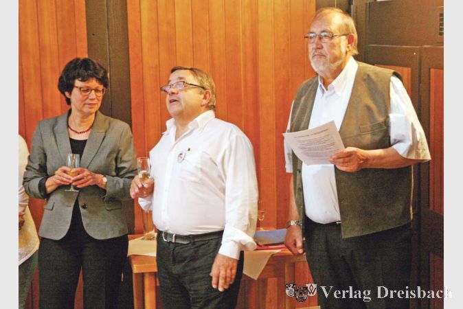 B&uuml;rgermeisterin Ulrike Steinbach, der Vorsitzende der Partnerschaftsvereinigung CANTA, Clive Mosby, und der Vorsitzende des hiesigen Partnerschaftsvereins, Hugo Berg (v.l.) begr&uuml;&szlig;ten die G&auml;ste und ihre Gastgeber nach der Ankunft am Freitag, 1. Juli, in der Ratsstube.