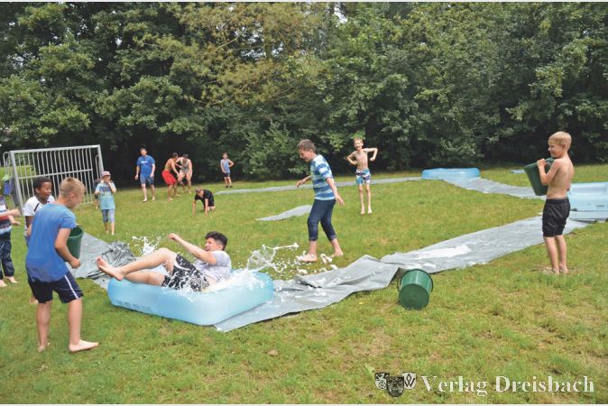 Wasserbrennball: Ein Highlight in der ersten Ferienspiel-Woche.
(Fotos: R. D&ouml;rh&ouml;fer)