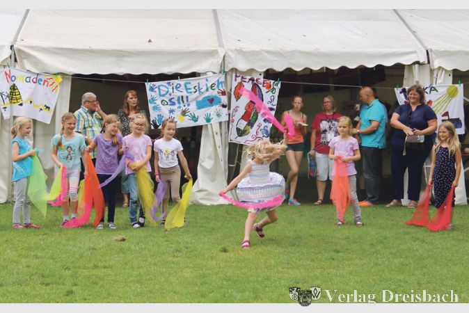 Einen tollen Tanz hatten diese Ferienspielm&auml;dchen zur Abschlussfeier einge&uuml;bt.