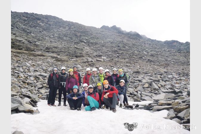 Dorthin, wo keine Pflanze mehr w&auml;chst, kletterte die Hochheimer Jugendgruppe bei ihrer &Ouml;ztal-Tour mit Gipfelerlebnis auf &uuml;ber 3000 Meter.
(Foto: privat)