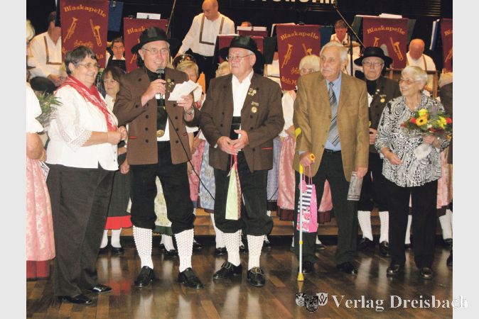 Die Ehrung der Mitgliedsjubilare ist Programmteil der Tanzveranstaltung, nicht alle Jubilare konnten allerdings pers&ouml;nlich erscheinen.