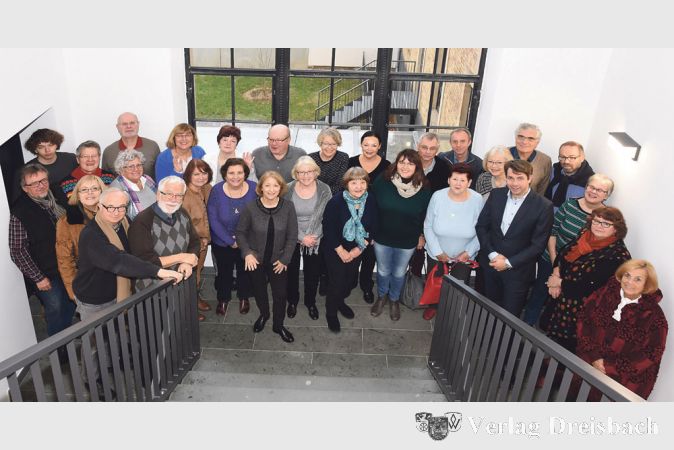 B&uuml;rgermeister Puttnins-von Trotha lud die franz&ouml;sischen G&auml;ste mit ihren Gastgebern zu einem Empfang im Rathaus ein.
(Fotos: hb)