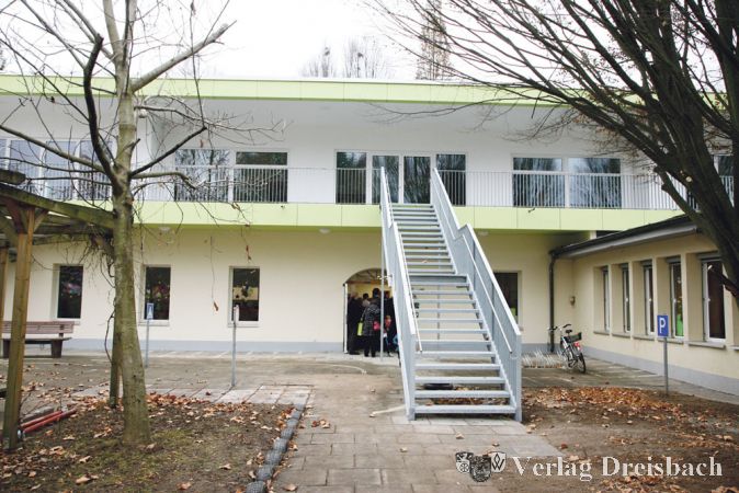 Die Treppe zum neuen Stockwerk ist das markante &auml;u&szlig;ere Zeichen der gro&szlig;en Ver&auml;nderung am Geb&auml;ude der Kita Parkweg.
(gus/Fotos: Steinacker)

&nbsp;