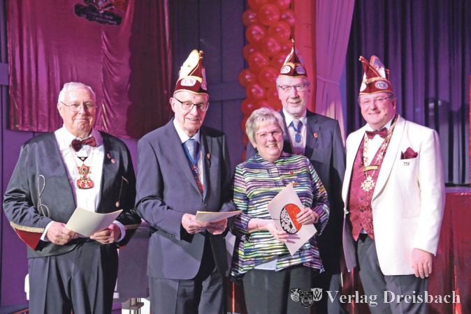 Barbara Britz, Dirk Knauber, Steffi Gilles, Isa Richter, Gerhard Neudert und Silvio Höhl wurden vom CCM-Vorsitzenden Axel Knauber mit charmanter Unterstützung von Yvonne Höhl (von links) für aktive Mitgliedschaft geehrt.