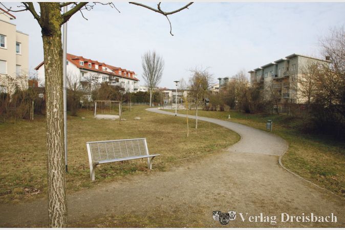 Einer f&uuml;r alle Kleinen: Das Spielplatzangebot in Ginsheim-Nord soll sich k&uuml;nftig auf diese Gr&uuml;nfl&auml;che zwischen Mariama-Ba und Landfrauenstra&szlig;e konzentrieren. Den Gremien legte die Verwaltung nun einen Planentwurf vor.