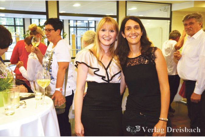 Die Städtepartnerschaft Pérols-Flörsheim verbindet nicht nur diejenigen miteinander, die von Anbeginn der Freundschaft dabei waren, sondern auch junge Menschen wie beispielsweise Vanessa Krüger und Charlotte Peis. Bürgermeister Michael Antenbrink sprach deshalb von einer „Partnerschaft der Menschen, nicht der Politik“.