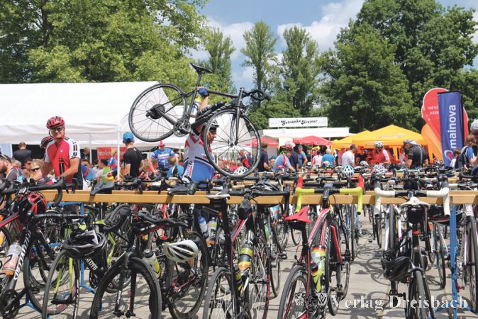 Fahrr&auml;der beherrschten das Bild am letzten Sonntag beim 31. Giro vor der Hattersheimer Sporthalle.
(Fotos: A. Kreusch)

&nbsp;