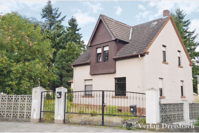 Mit den Stimmen des Viererb&uuml;ndnisses beschloss das Stadtparlament nach langer Diskussion den Kauf des Grundst&uuml;cks &bdquo;Weilbacher Stra&szlig;e 5&ldquo;. Dort soll bezahlbarer Wohnraum geschaffen werden.
(Foto: R. D&ouml;rh&ouml;fer)

&nbsp;