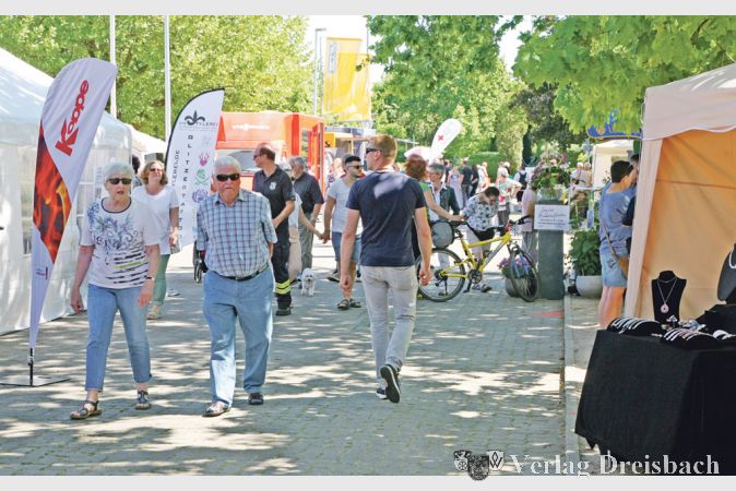 54 Betriebe boten ihre Waren und Dienstleistungen auf der Gewerbeschau in und an der IGS an und hofften auf gute Gesch&auml;fte.
(gus/Fotos: Steinacker)