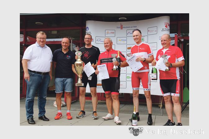 K&uuml;hle Getr&auml;nke waren das beste Gegenmittel gegen die Hitze, auch gut trainierte Radsportler genossen die Erfrischungen nach den Touren.