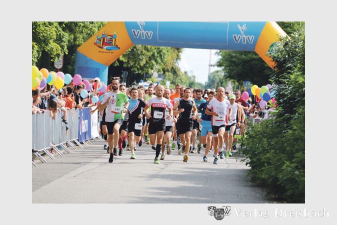 Bei bestem Laufwetter gingen mehr als 600 Teilnehmerinnen und Teilnehmer beim 3. Hattersheimer AWO-Stadtlauf an den Start.

(Foto: A. Kreusch)