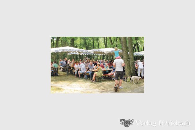 Der Zuspruch war beim Seefest des ASV so gro&szlig;, dass die 300 Portionen Grillfisch schon am fr&uuml;hen Mittag vertilgt waren. Das Angebot hielt jedoch jede Menge Alternativen bereit.(Fotos: Enger)
&nbsp;