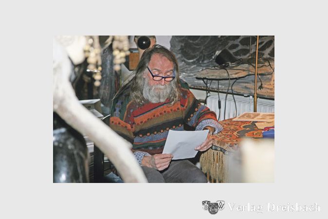 J&uuml;rgen Seng w&auml;hlte aus den Kurzgeschichten und Gedichten Edgar Allan Poes einzelne Werke aus, unverzichtbar nat&uuml;rlich &bdquo;Der Rabe&ldquo;.