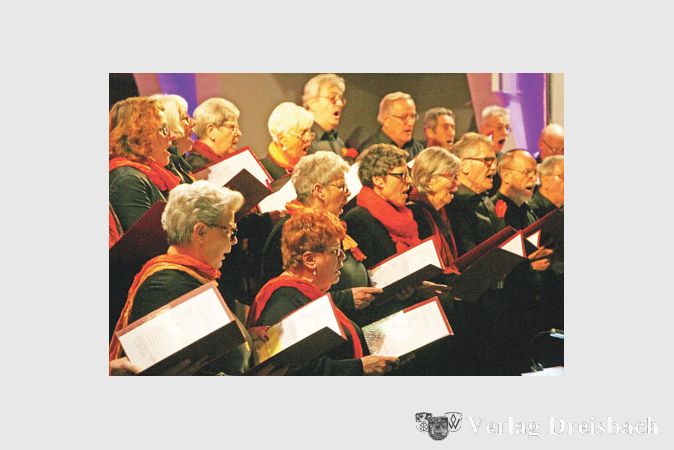 Der Gemischte Chor trug f&uuml;nf Lieder alleine vor und vereinte sich zum Abschluss mit den beiden anderen Ch&ouml;ren.