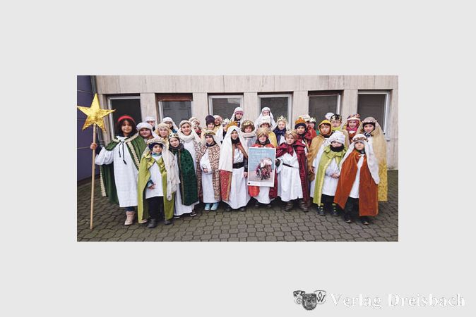 Zur Gruppeneinteilung und anschlie&szlig;enden Aussendung trafen sich die Sternsinger im Fl&ouml;rsheimer Marienkrankenhaus.(Foto: gib)