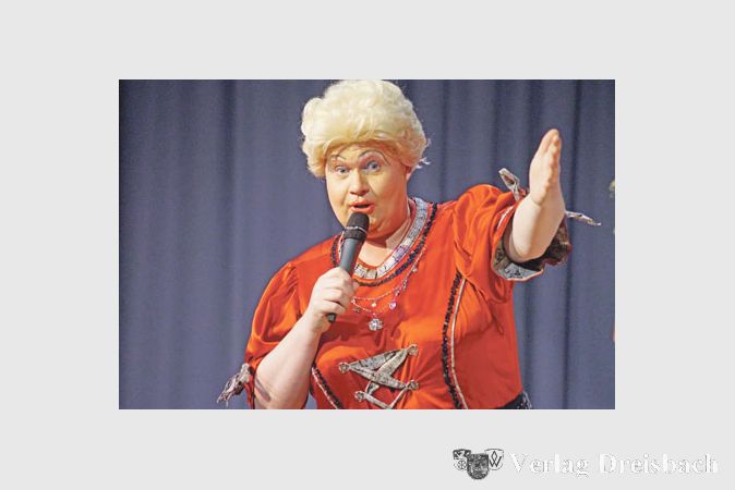 Olga Orange alias Thomas Rau war an ihrer Kleiderfarbe leicht zu erkennen.