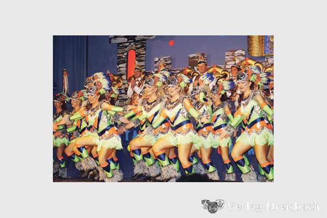 &bdquo;Shining Motion&ldquo; vom Tanzsportverein Rhein-Selz aus Oppenheim brachte Bewegung auf die B&uuml;hne des B&uuml;rgerhauses, das bei der GCC-Fremdensitzung aus allen N&auml;hten platzte.
(Fotos: G&ouml;ssl)