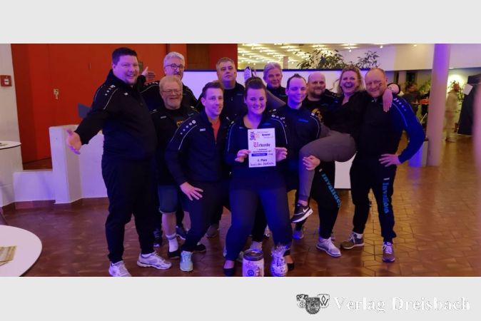 Mit dem vierten Platz beim Possmann-Cup waren die "Invaliden" zum Saisonabschluss hoch zufrieden, es gab Äppler für alle.