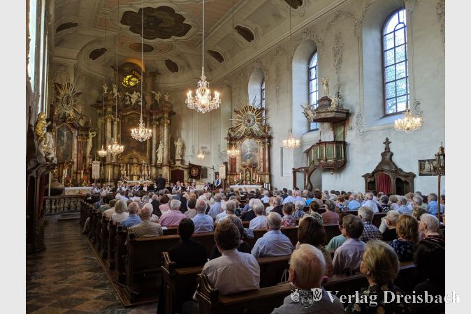 Andächtig hörte das Konzertpublikum den musikalischen Darbietungen in der St. Gallus-Kirche zu.