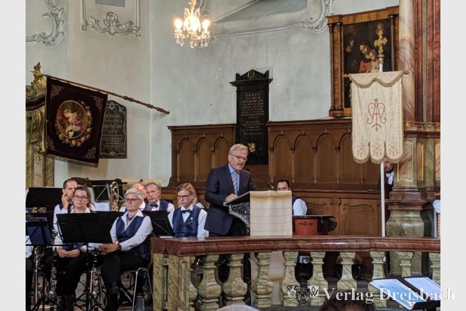 Bürgermeister Dr. Bernd Blisch beschrieb in seiner Ansprache die Zeitlosigkeit der Gedanken und Fragen, welche der Verlobte Tag und das Vermächtniskonzert Jahr für Jahr aufwerfen.