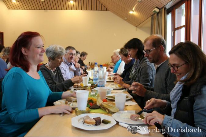 In gemütlicher Runde genoss man im evangelischen Gemeindehaus in Okriftel am letzten Sonntag gemeinsam das Erntedank-Essen.