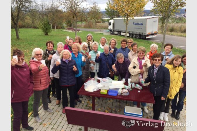 Die Damen der Sängervereinigung Okriftel erlebten bei erfreulich gutem Wetter eine launige Weiße Partie.